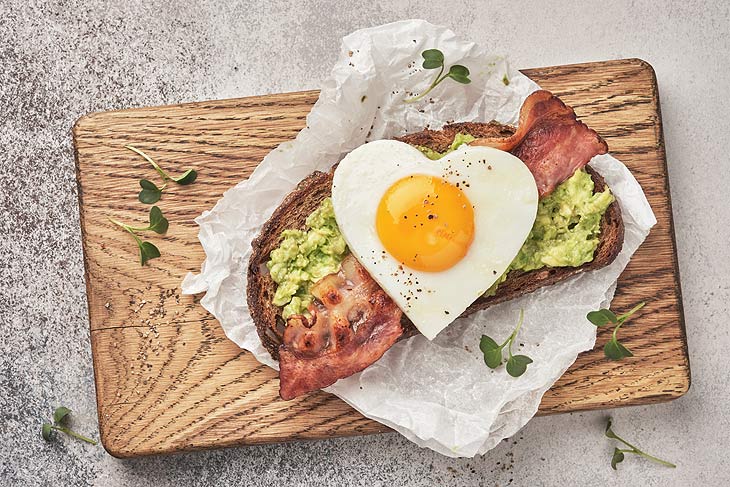 Erhöhte Werte: normal oder gefährlich? Mythos Cholesterin Dr. Siegmund: Viele Cholesterin-Empfehlungen sind überholt   (©Foto: AdobeStockAzubit)